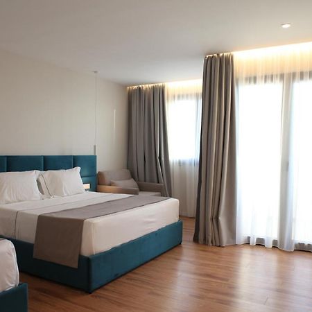 Volmar Hotel Durrës Exteriör bild