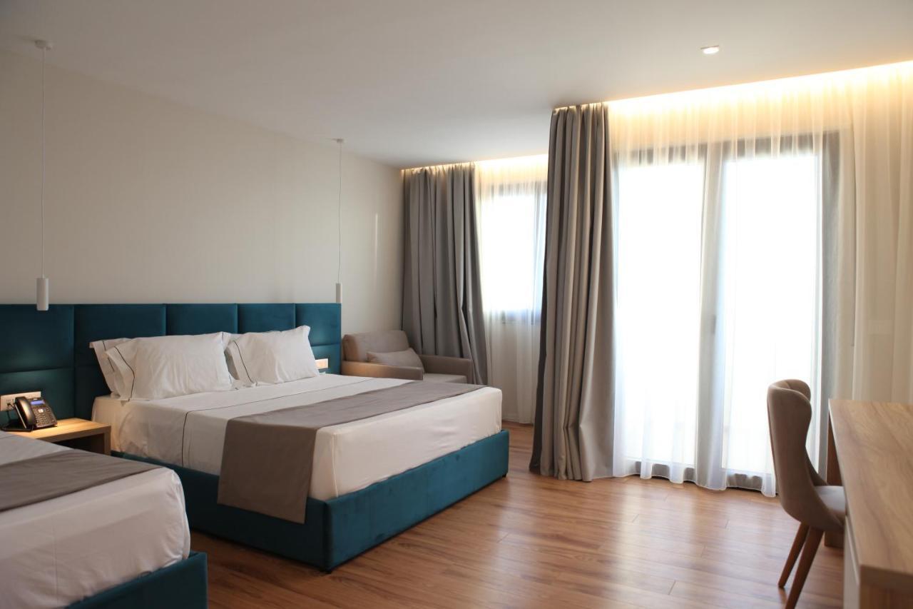 Volmar Hotel Durrës Exteriör bild